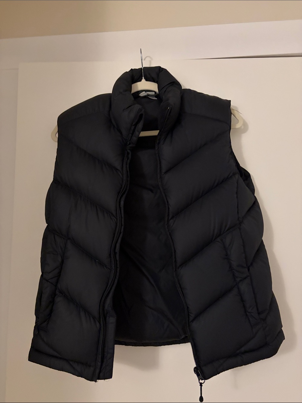 Classic Black Quilted Puffer Vest - Women's Sleeveless Outerwear